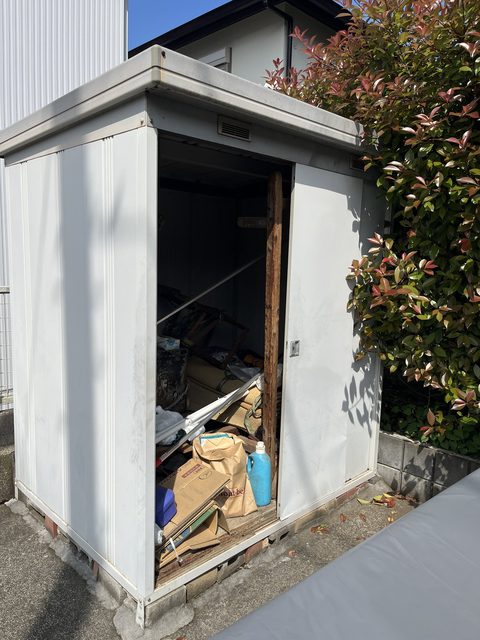 解体前の物置